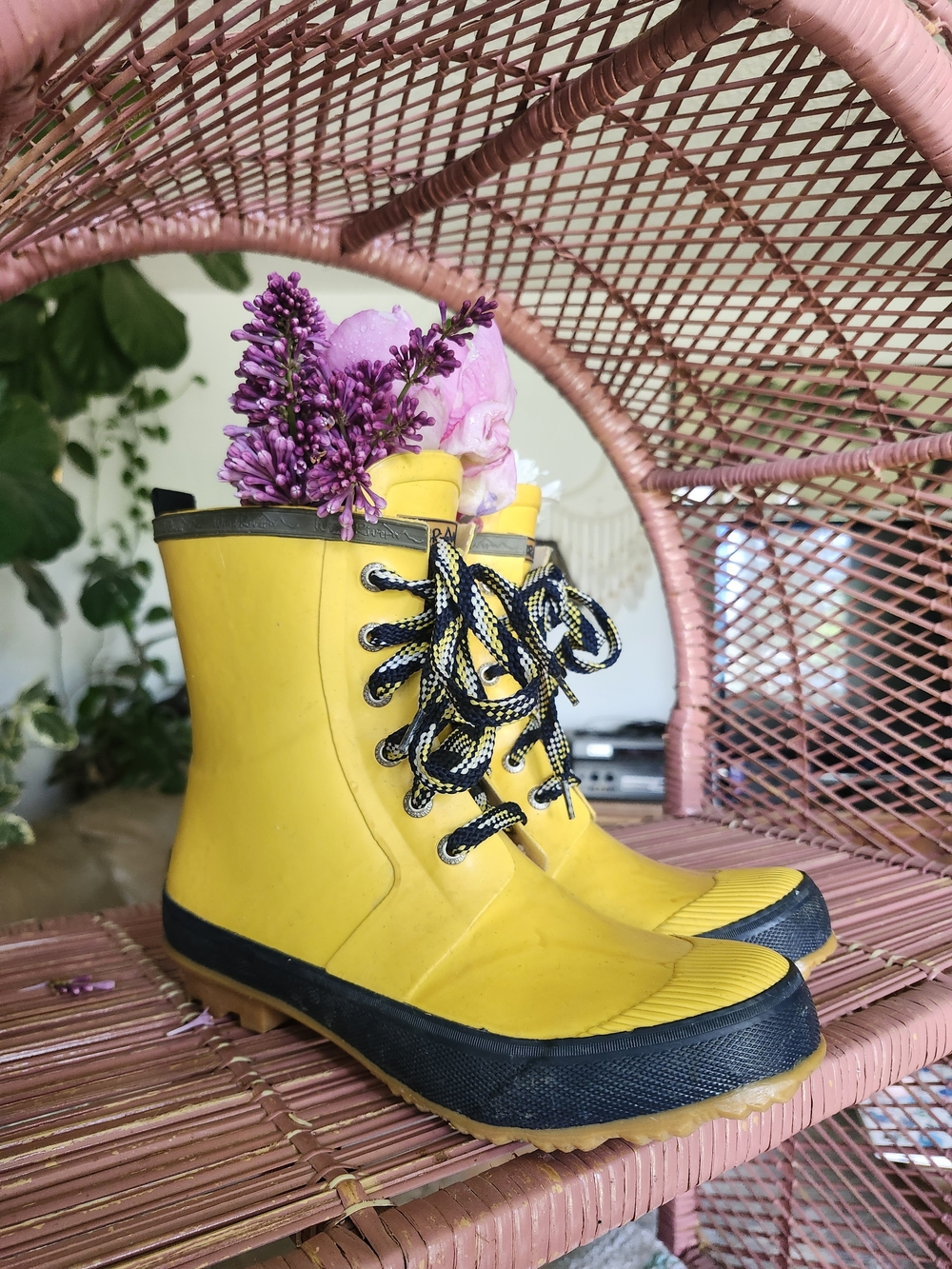 Yellow Waterproof Lace-Up Rain Boots By WindRiver 7.5 - Picture 2 of 4